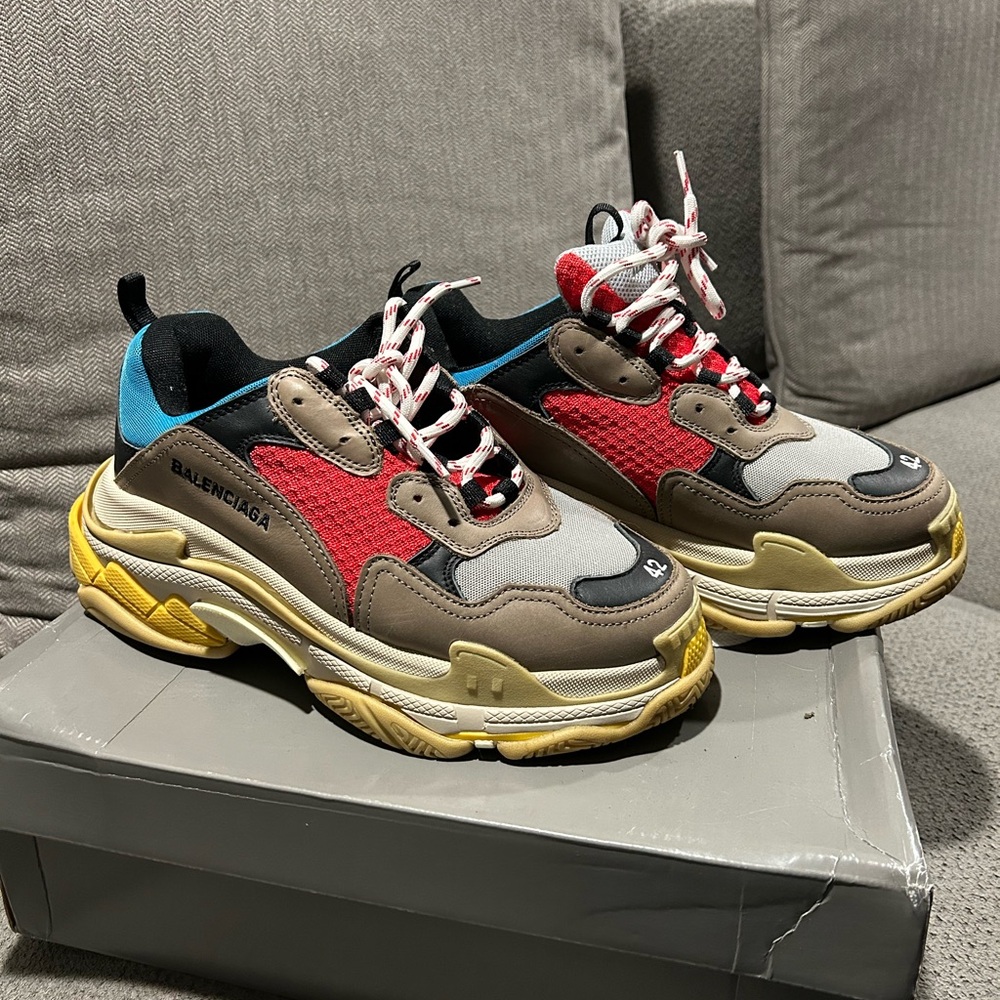 Balenciaga triple s  size 9